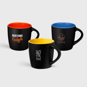Tazza in ceramica nera opaca con interno colorato